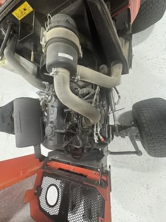 Image of Kubota F2690 equipment image 4