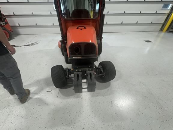 Image of Kubota F2690 equipment image 3