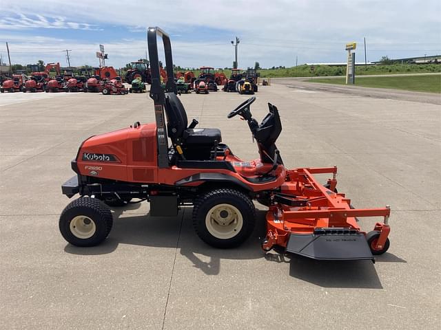 Image of Kubota F2690 equipment image 4