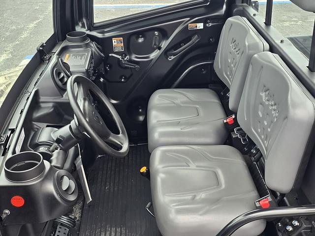 Image of Kubota RTV-X1100C equipment image 4