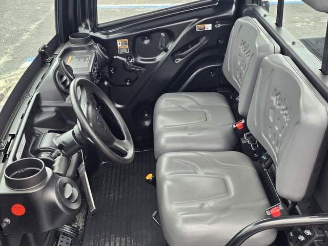 Image of Kubota RTV-X1100C equipment image 4