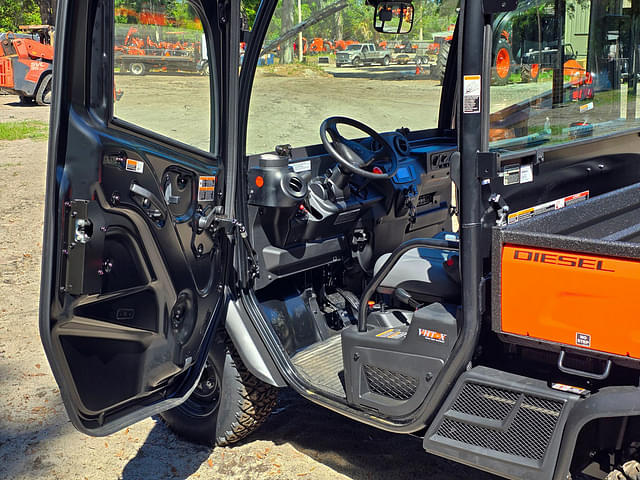 Image of Kubota RTV-X1100C equipment image 4