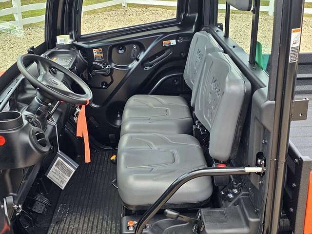 Image of Kubota RTV-X1100C equipment image 4