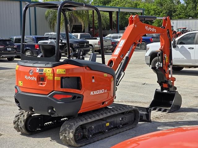 Image of Kubota KX030-4 equipment image 3