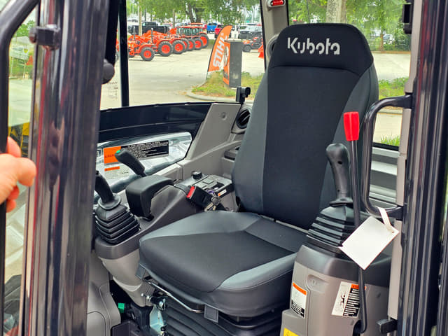 Image of Kubota KX057-5 equipment image 4