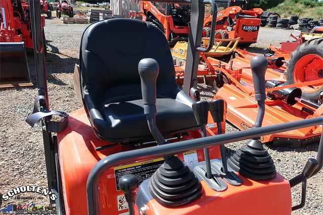 Image of Kubota K008-3 equipment image 2