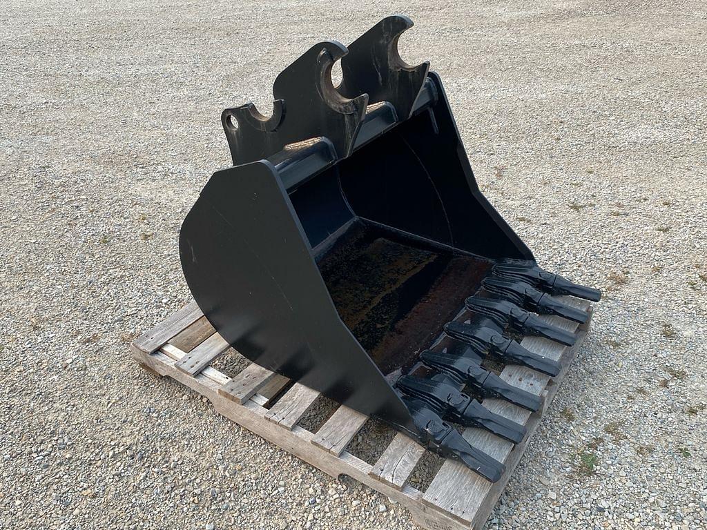 Image of Kubota Compact Excavator Bucket Image 1