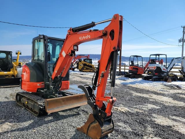 Image of Kubota KX033-4 equipment image 3