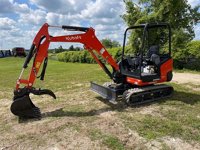 Image of Kubota KX030-4 equipment image 4