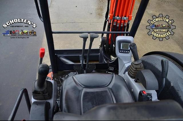 Image of Kubota KX040-4 equipment image 4