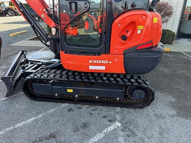 Image of Kubota KX040-4 equipment image 4