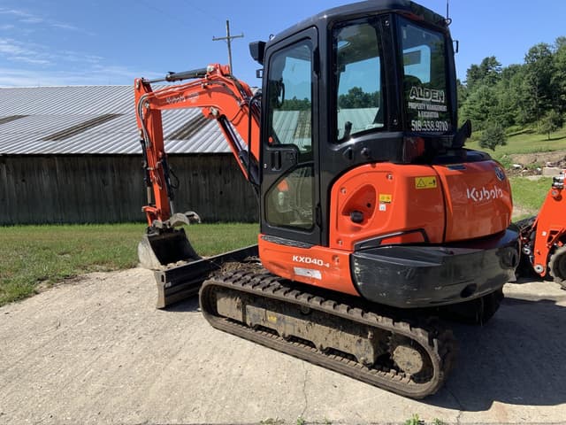Image of Kubota KX040-4 equipment image 4