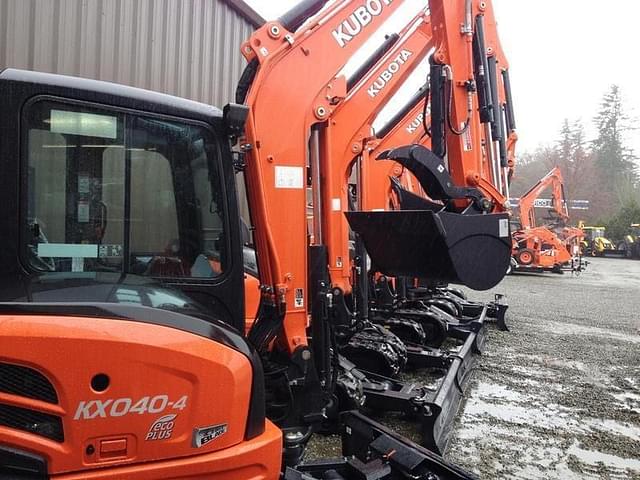 Image of Kubota KX040-4 equipment image 4