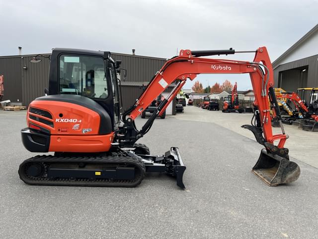 Image of Kubota KX040-4R3TP equipment image 4