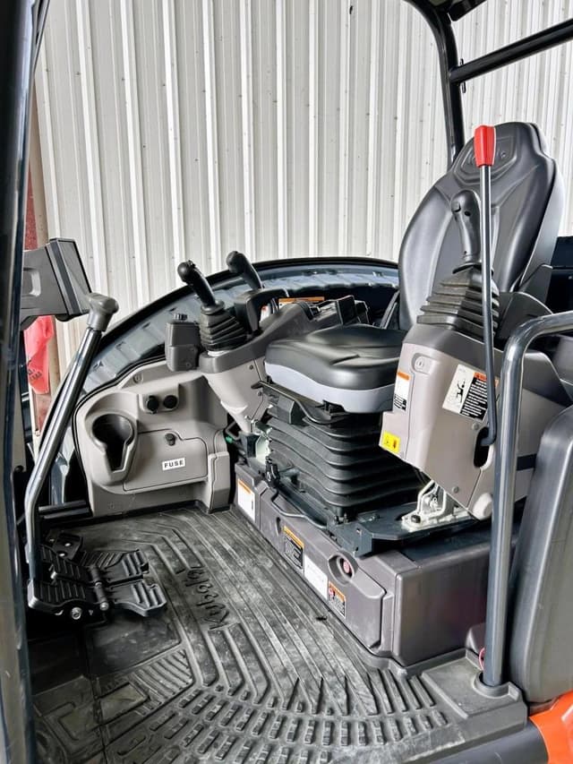 Image of Kubota KX057-5 equipment image 4