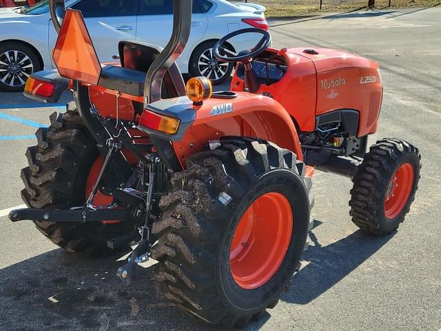 Image of Kubota L2501HST equipment image 3