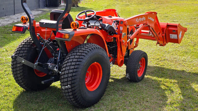 Image of Kubota L2502HST equipment image 2