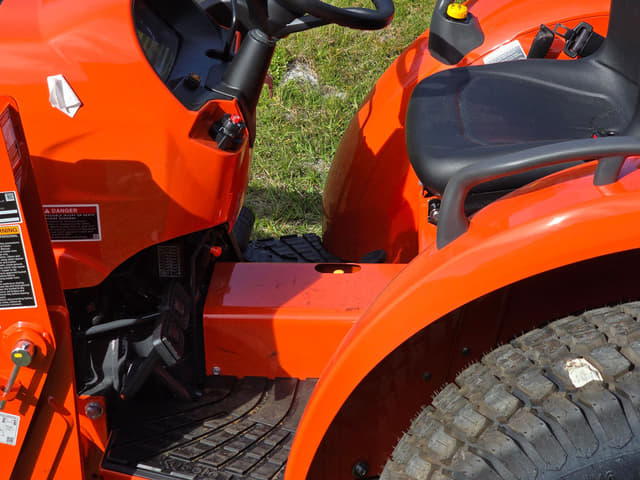 Image of Kubota L2502HST equipment image 4