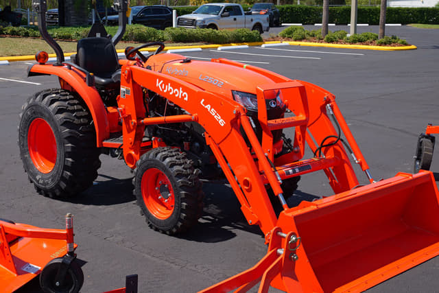 Image of Kubota L2502HST equipment image 2