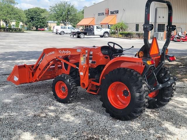 Image of Kubota L3302DT equipment image 2