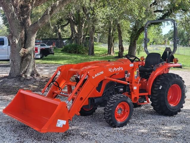 Image of Kubota L3302DT equipment image 1