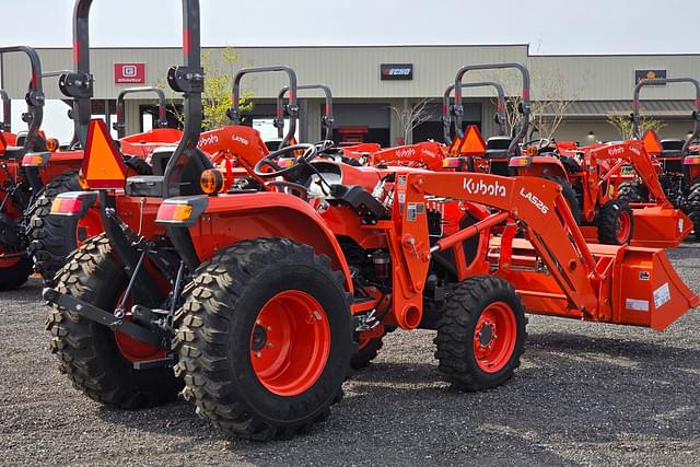 Image of Kubota L3302DT equipment image 1