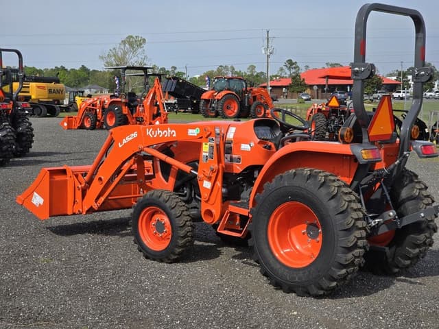 Image of Kubota L3302DT equipment image 2