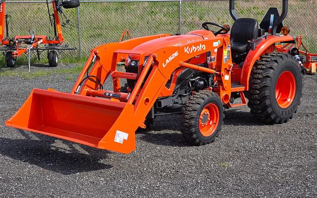 Image of Kubota L3302DT equipment image 3