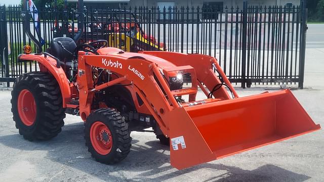 Image of Kubota L3302DT equipment image 1