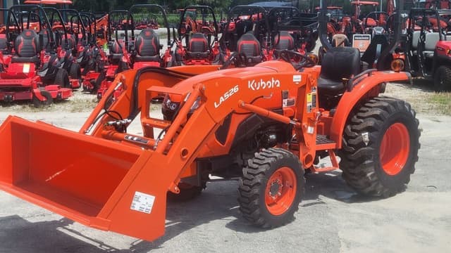 Image of Kubota L3302 equipment image 2