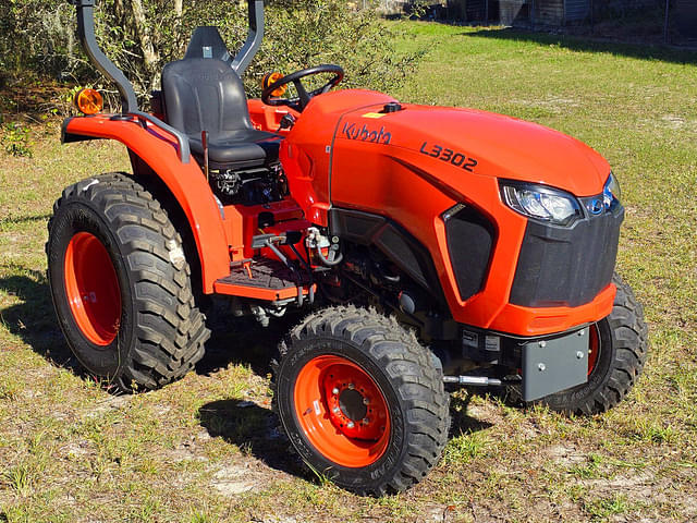 Image of Kubota L3302DT equipment image 1