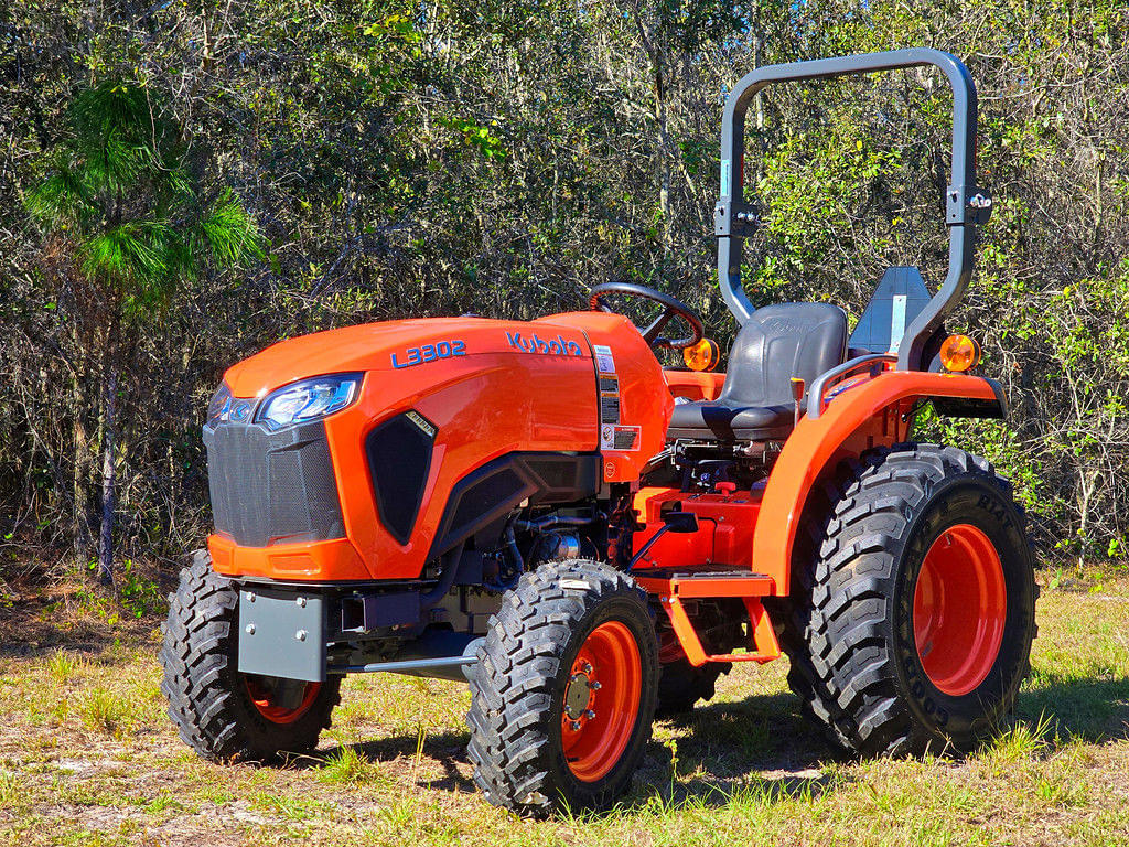 Image of Kubota L3302DT Primary image