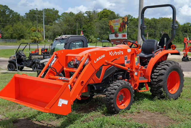 Image of Kubota L3302HST equipment image 1