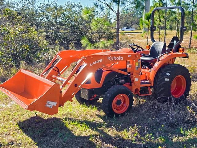 Image of Kubota L3302HST equipment image 1