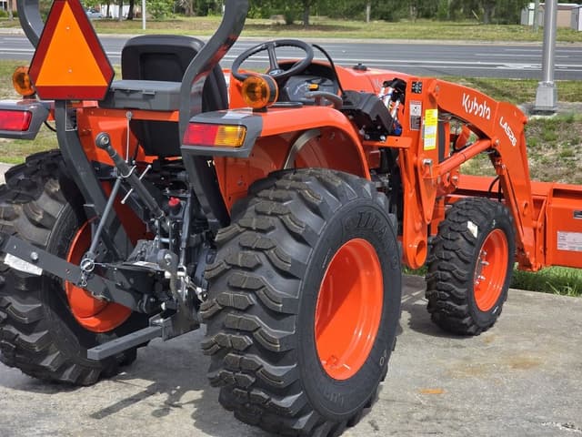 Image of Kubota L3302HST equipment image 3
