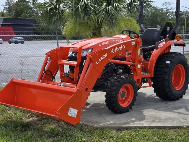 Image of Kubota L3302HST equipment image 1