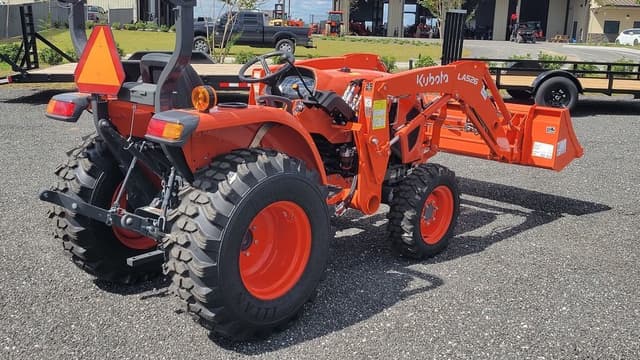 Image of Kubota L3302HST equipment image 3