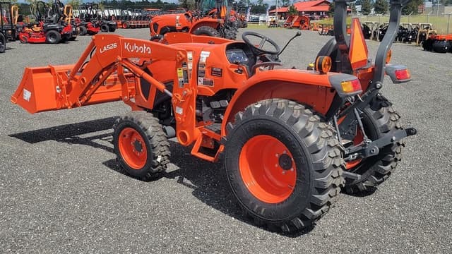 Image of Kubota L3302HST equipment image 4