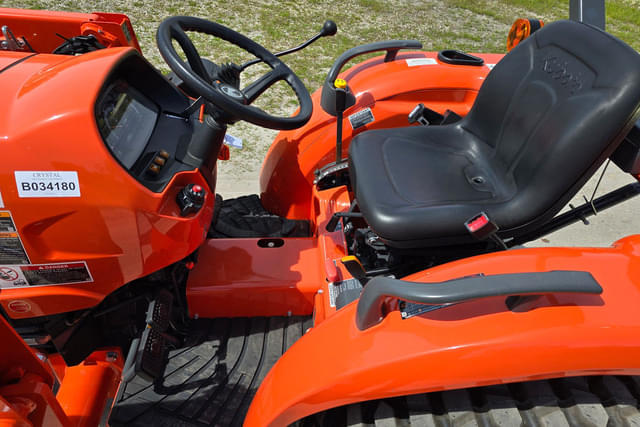 Image of Kubota L3302HST equipment image 4