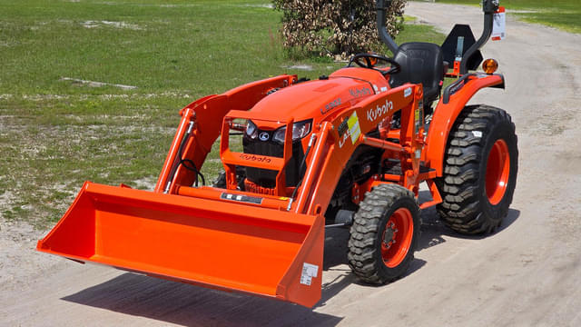 Image of Kubota L3302HST equipment image 1