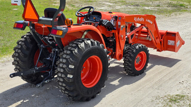 Image of Kubota L3302HST equipment image 3