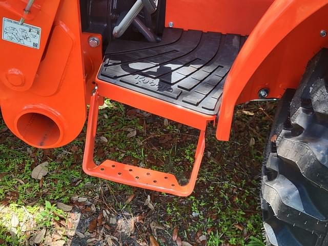 Image of Kubota L3302HST equipment image 4