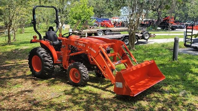 Image of Kubota L3302HST equipment image 1