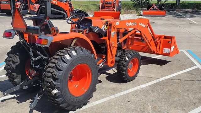 Image of Kubota L3302HST equipment image 3