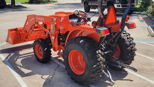 Image of Kubota L3302HST equipment image 4