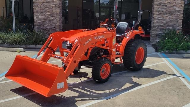 Image of Kubota L3302 equipment image 1