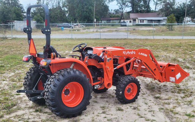 Image of Kubota L3302HST equipment image 2
