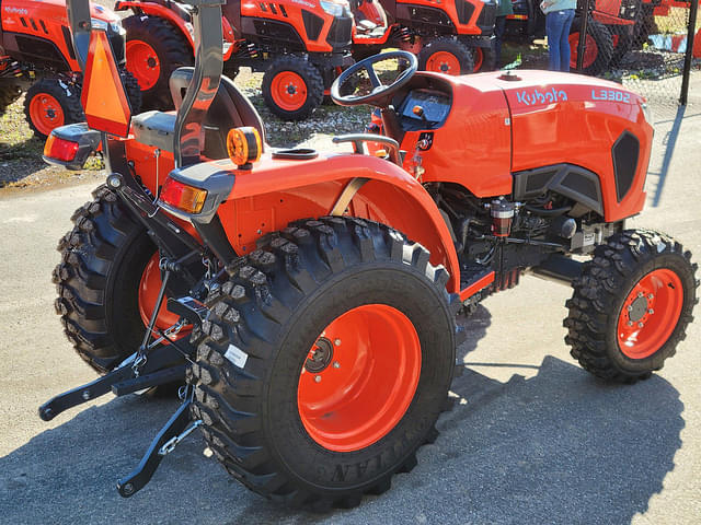 Image of Kubota L3302HST equipment image 4