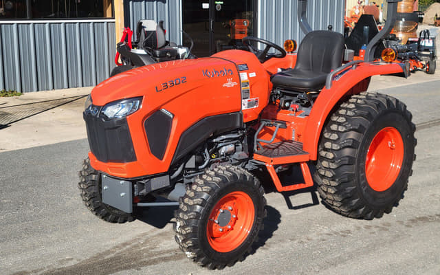 Image of Kubota L3302HST equipment image 1