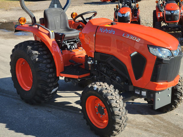 Image of Kubota L3302HST equipment image 3